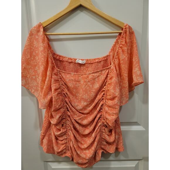 Lush Smocked Blouse with Dainty Floral Pattern - Picture 6 of 9